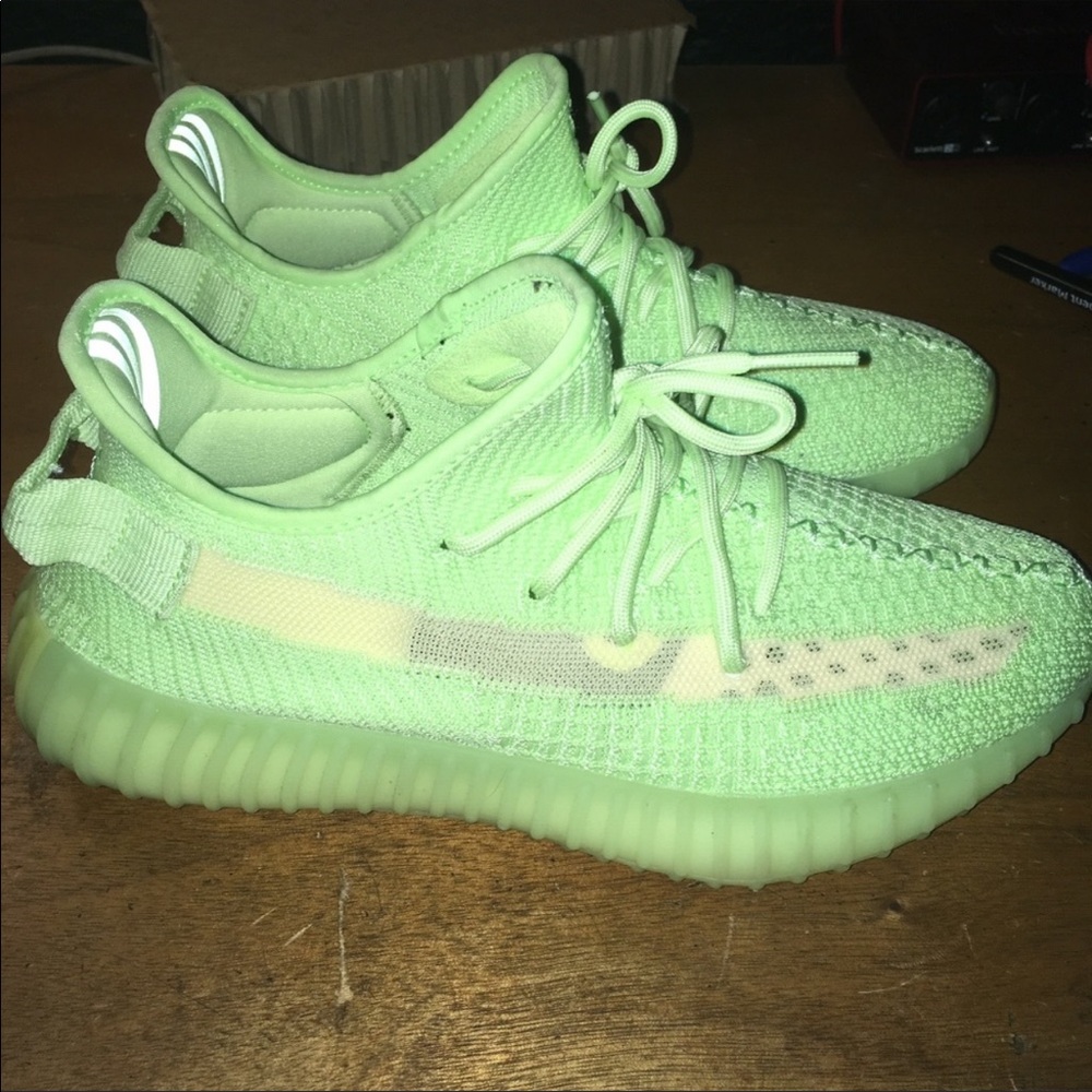Yeezy boost 350 V2 Glow